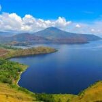 Danau Toba Adalah Danau Vulkanik Terbesar Di Asia Tenggara Yang Dikelilingi Pemandangan Pegunungan Yang Menakjubkan Dan Pulau Samosir Di Tengahnya.