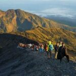 Gunung Rinjani Petualangan Mendaki