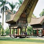 Jelajahi Rumah Adat Di Taman Mini