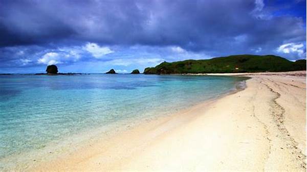 Pantai Pasir Putih Lombok