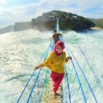 Pantai Timang Jembatan Gantung