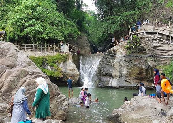 “petualangan Seru Di Green Canyon”