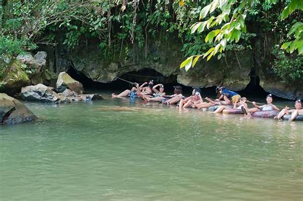 Cave Tubing Di Sungai Kalisuci