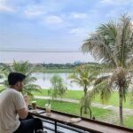 Restoran Dengan Pemandangan Danau