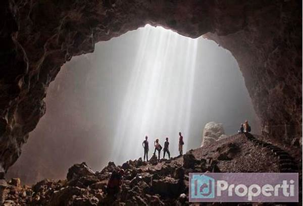 Eksplorasi Gua Jomblang Yang Mistis