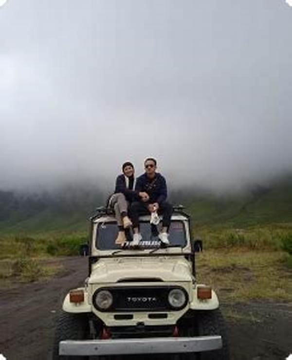 Menjelajah Bromo Dengan Jeep Wisata