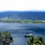 Pulau Samosir Di Tengah Danau