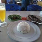 Tempat Makan Terapung Unik