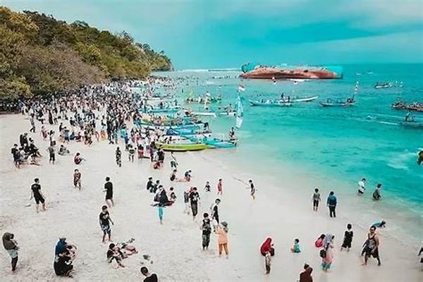 Keindahan Pantai Selatan Jawa Barat.