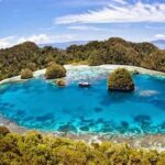 Raja Ampat Merupakan Salah Satu Tempat Wisata Di Indonesia Yang Sudah Terkenal Di Dunia Masyarakat