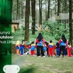 Aktivitas Outdoor Di Hutan Pinus