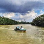 Menyusuri Sungai Di Kawasan Bukit