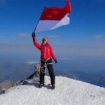 Ekspedisi Mendaki Puncak Tertinggi