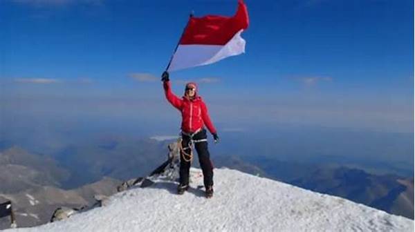 Ekspedisi Mendaki Puncak Tertinggi