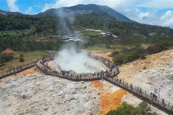 Pemandangan Mistis Kawah Sikidang