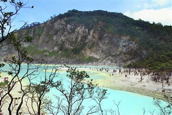 Liburan Keluarga Di Kawah Putih