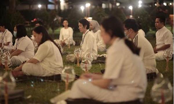 Meditasi Purnama Di Candi Suci