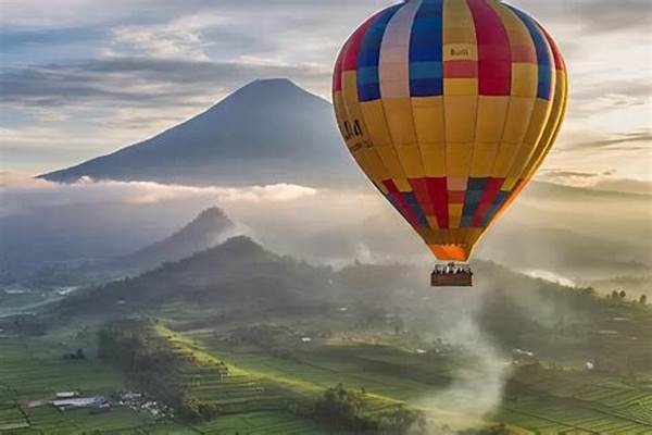 Melihat Pemandangan Dari Balon Udara