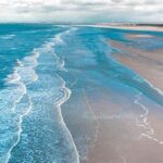 Ombak Dan Pantai Biru