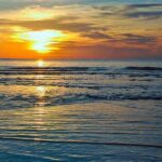 Romantisme Senja Di Tepi Laut